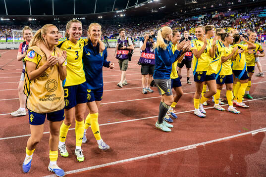 Amanda Nildén, Linda Sembrant and Sofia Jakobsson celebrate