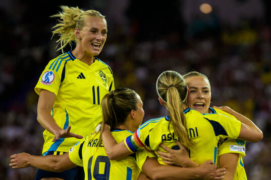Stina Blackstenius of Sweden celebrates with her teammates