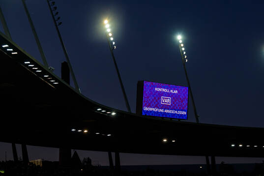 The LED monitor shows VAR control finished