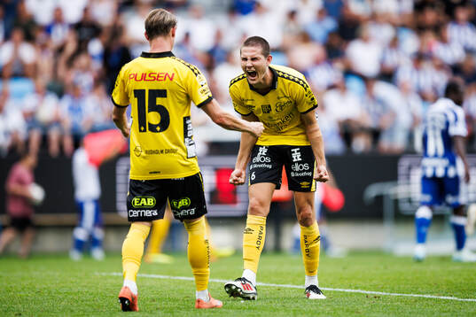 Elfsborgs Rasmus Wikström och Simon Hedlund jublar