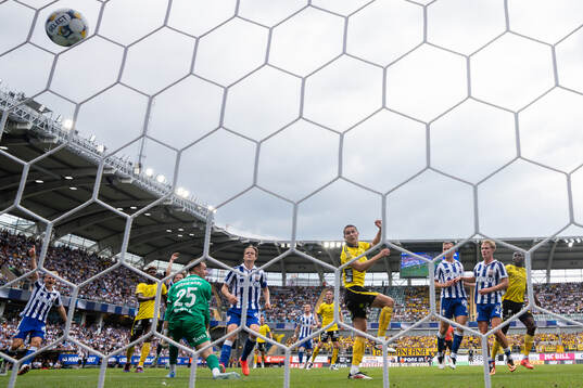 Elfsborgs Rasmus Wikström nickar in 1-1 i mål bakom IFK