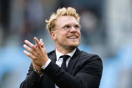 Elfsborgs tränare Oscar Hiljemark tackar supportrarna