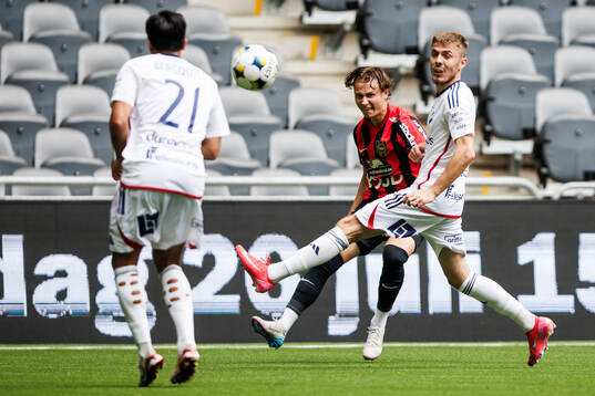 Brommapojkarnas Alex Timossi Andersson och Östers Patriot