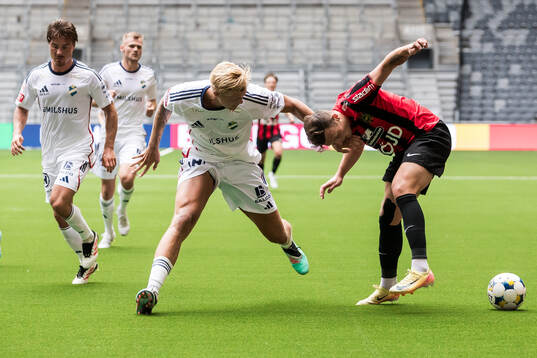 Östers Mattis Adolfsson och Brommapojkarnas Adam Skanning