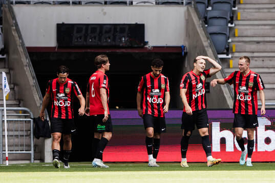 Brommapojkarnas Adam Skanning Jakobsen jublar