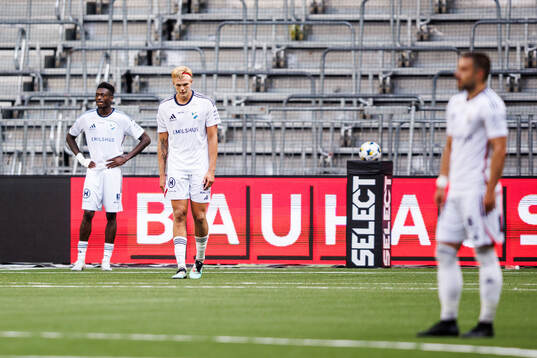 Östers Kingsley Gyamfi och Mattis Adolfsson deppar