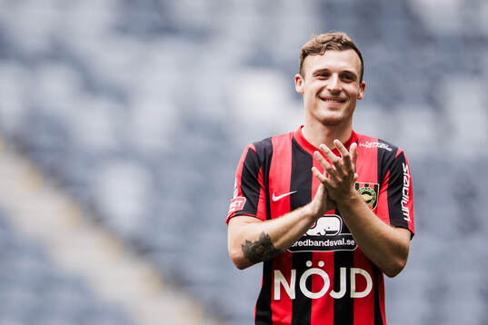 Brommapojkarnas Adam Skanning Jakobsen jublar