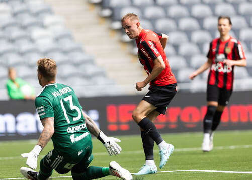 Östers målvakt Robin Wallinder och Brommapojkarnas Victor