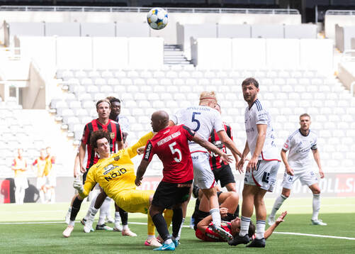 Brommapojkarnas målvakt Leo Cavallius och Serge-Junior