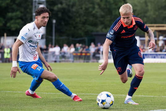 Värnamos Kenan Bilalovic och Djurgårdens Viktor Bergh