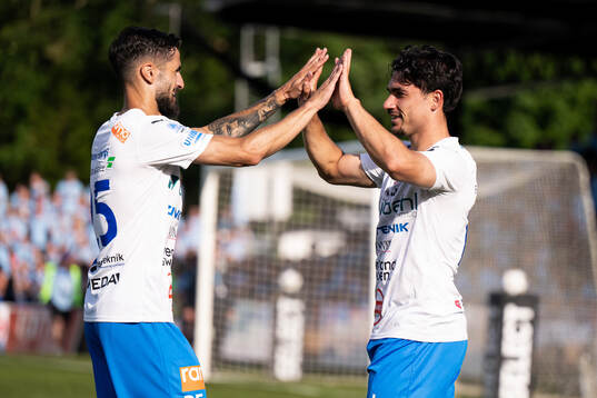 Värnamos Mohammad Alsalkhadi jublar med Noah Shamoun