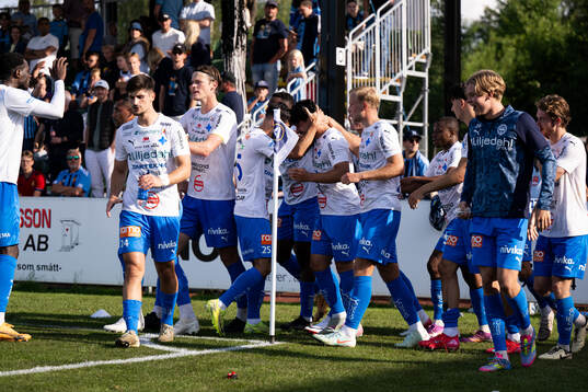 Värnamos Mohammad Alsalkhadi jublar med lagkamrater