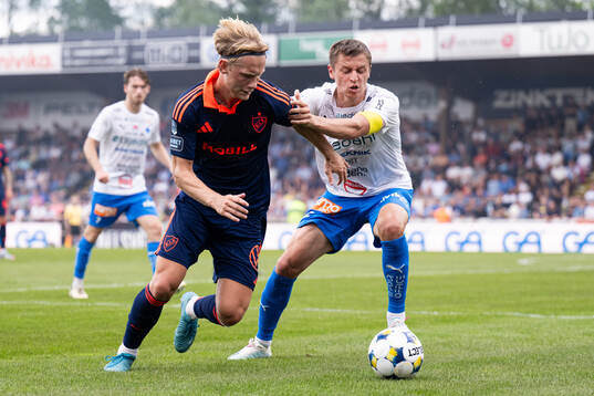 Djurgårdens Tobias Gulliksen och Värnamos Simon Thern