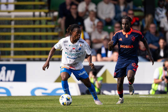 Värnamos Frank Junior Adjei och Djurgårdens Zakaria Sawo