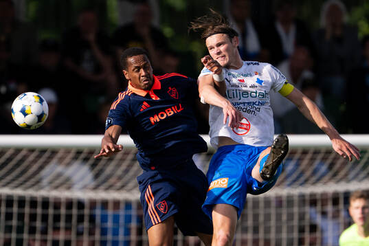 Djurgårdens Zakaria Sawo och Värnamos Hugo Andersson