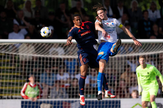 Djurgårdens Zakaria Sawo och Värnamos Hugo Andersson