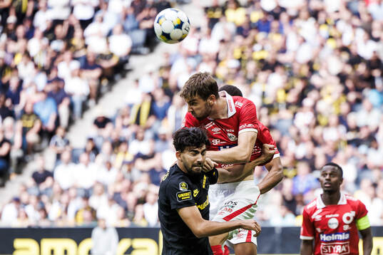 AIKs Andronikos Kakoullis och Degerfors Juhani Pikkarainen