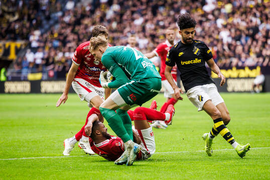 Degerfors Rasmus Forsell och AIKs Andronikos Kakoullis