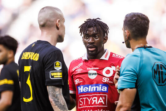 Degerfors Mamadouba Diaby och AIKs Thomas Poppler Isherwood