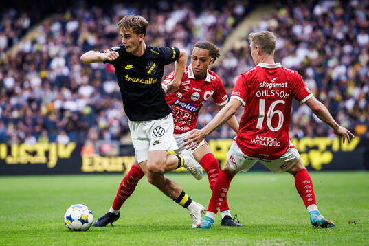 AIKs Yannick Geiger mot Degerfors Maill Lundgren och