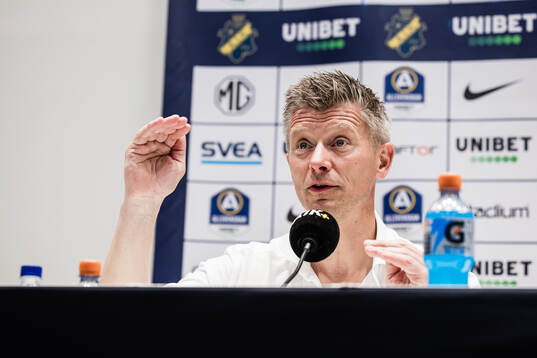 AIKs tränare Mikkjal Thomassen