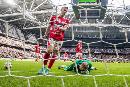 Degerfors Sebastian Ohlsson och målvakt Rasmus Forsell