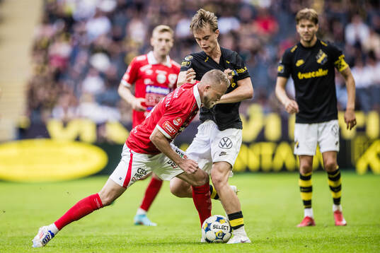 Degerfors Daniel Sundgren och AIKs Yannick Geiger
