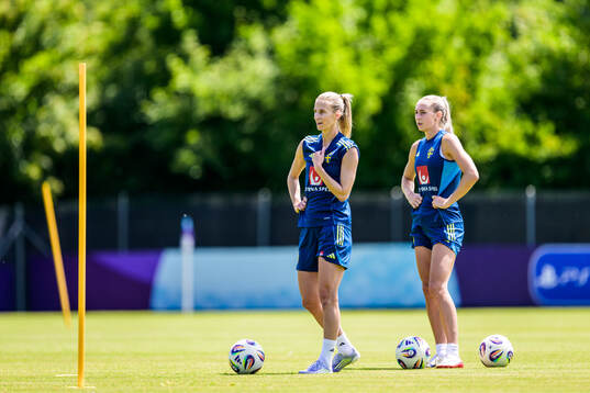 Sofia Jakobsson and Smilla Holmberg of the Swedish women's