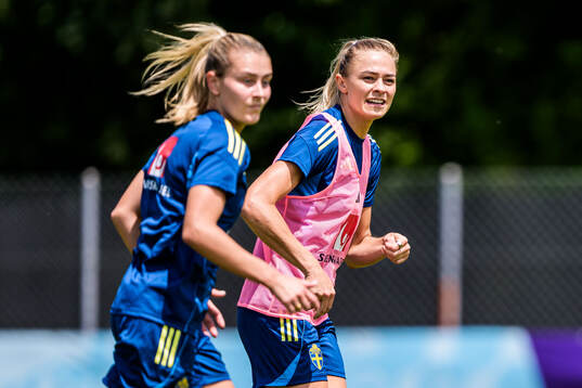 Amanda Nildén and Fridolina Rolfö of the Swedish women's