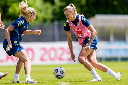 Amanda Nildén and Fridolina Rolfö of the Swedish women's