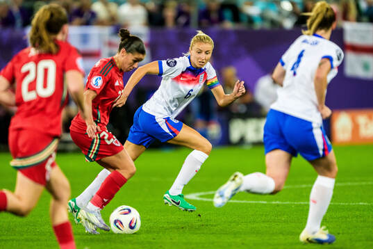 Ffion Morgan of Wales and Leah Williamson of England