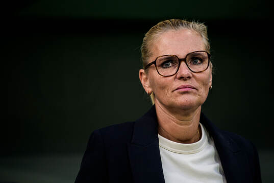 Head coach Sarina Wiegman of England