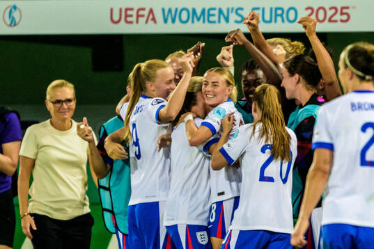 Players of England celebrates