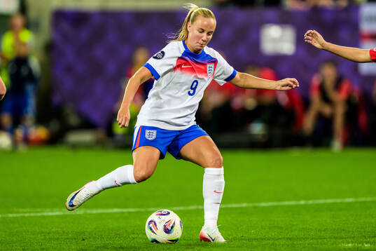 Beth Mead of England