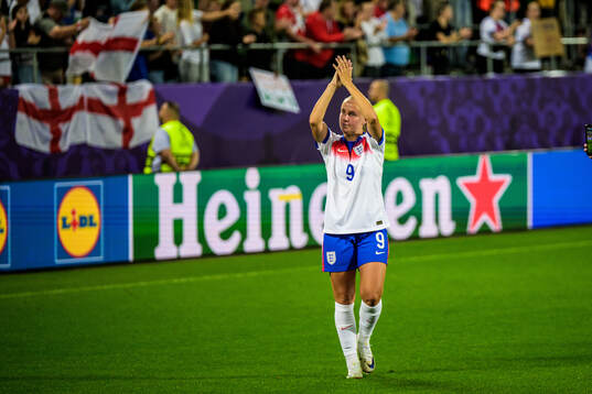 Beth Mead of England celebrates
