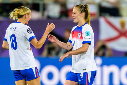 Chloe Kelly and Keira Walsh of England celebrates