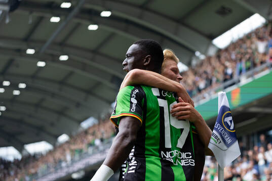 GAIS Ibrahim Diabate jublar ihop med Rasmus Niklasson