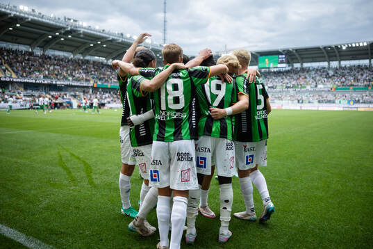 GAIS Ibrahim Diabate jublar med lagkamrater