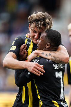 Häckens Sanders Ngabo och Silas Andersen jublar