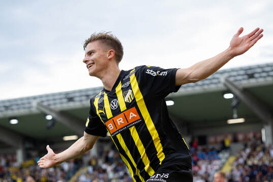 Häckens Adrian Svanbäck jublar