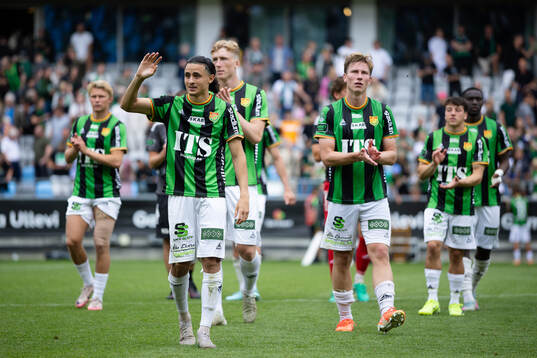 GAIS Amin Boudri och Robin Frej tackar publiken