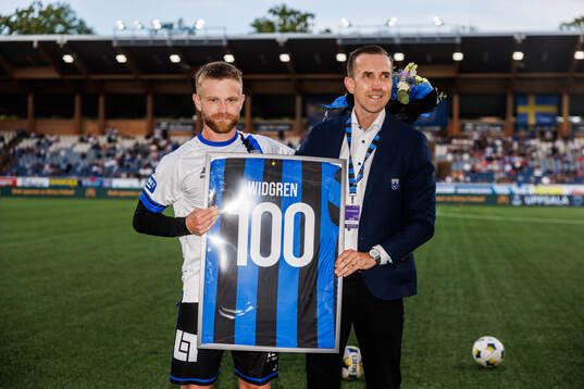 Sirius Dennis Widgren uppmärksammas av  klubbdirektör