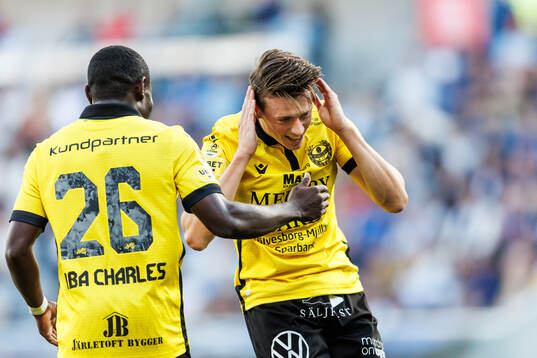 Mjällbys Elliot Stroud jublar