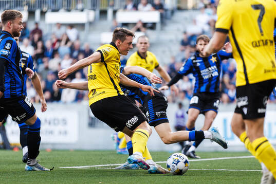 Mjällbys Elliot Stroud gör 0-1