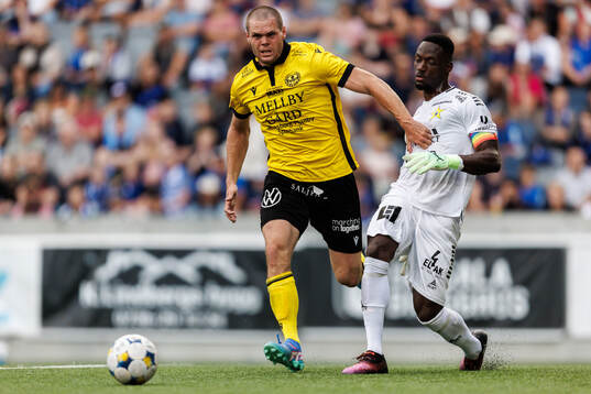 Mjällbys Jacob Bergström och Sirius målvakt Ismael