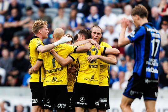 Mjällbys Jacob Bergström jublar