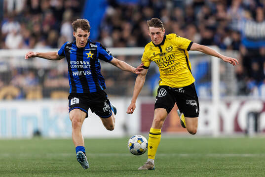 Sirius Marcus Lindberg och Mjällbys Elliot Stroud