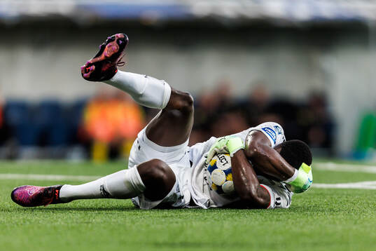 Sirius målvakt Ismael Diawara har ont