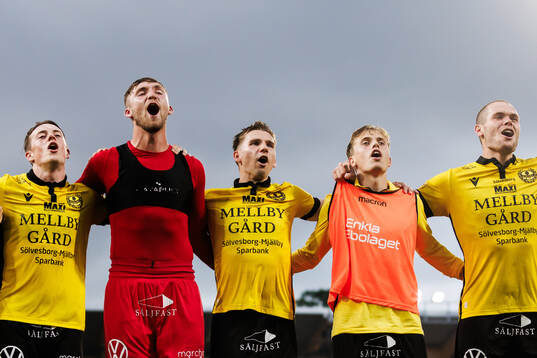 Mjällbys Elliot Stroud, målvakt Noel Törnqvist, Timo