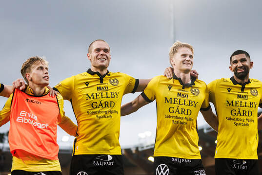 Mjällbys spelare jublar